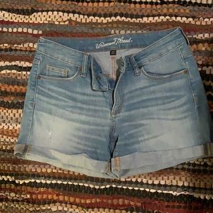 Light blue shorts- BRAND NEW worn maybe once 🪴